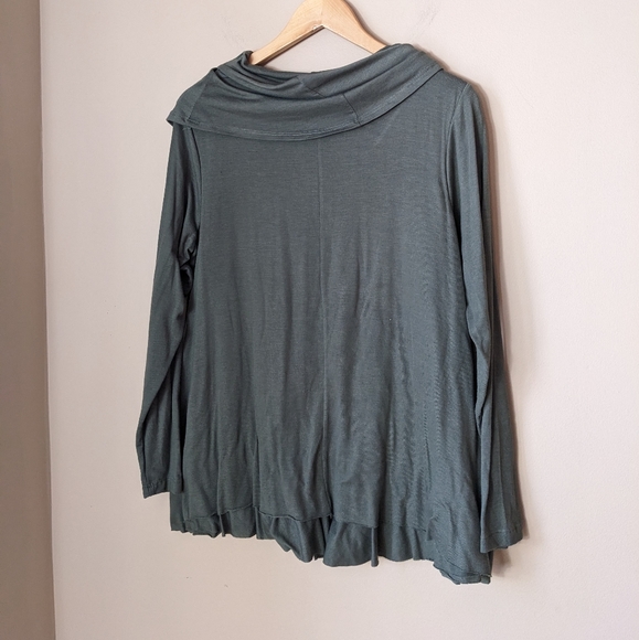 Soft Surroundings Womens Green cowl neck top size petite large - Picture 3 of 4